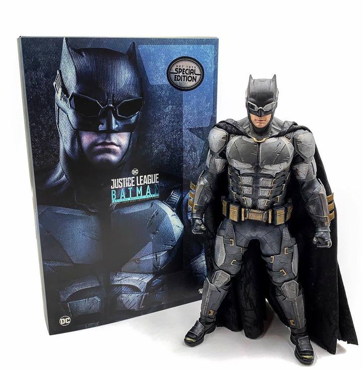 Hot Toys MMS432B - DC Comics - Justice League - Batman Tactical Batsuit Version Deluxe Version