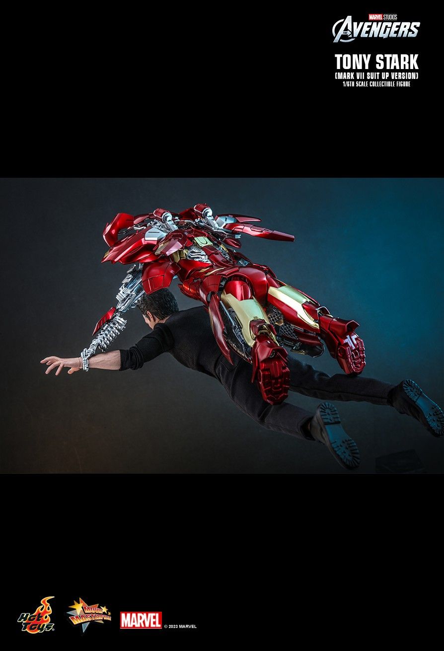 Hot Toys MMS718B - Marvel Comics - Iron Man - Tony Stark Mark 7 Suit Up Version & Bonus Accessory