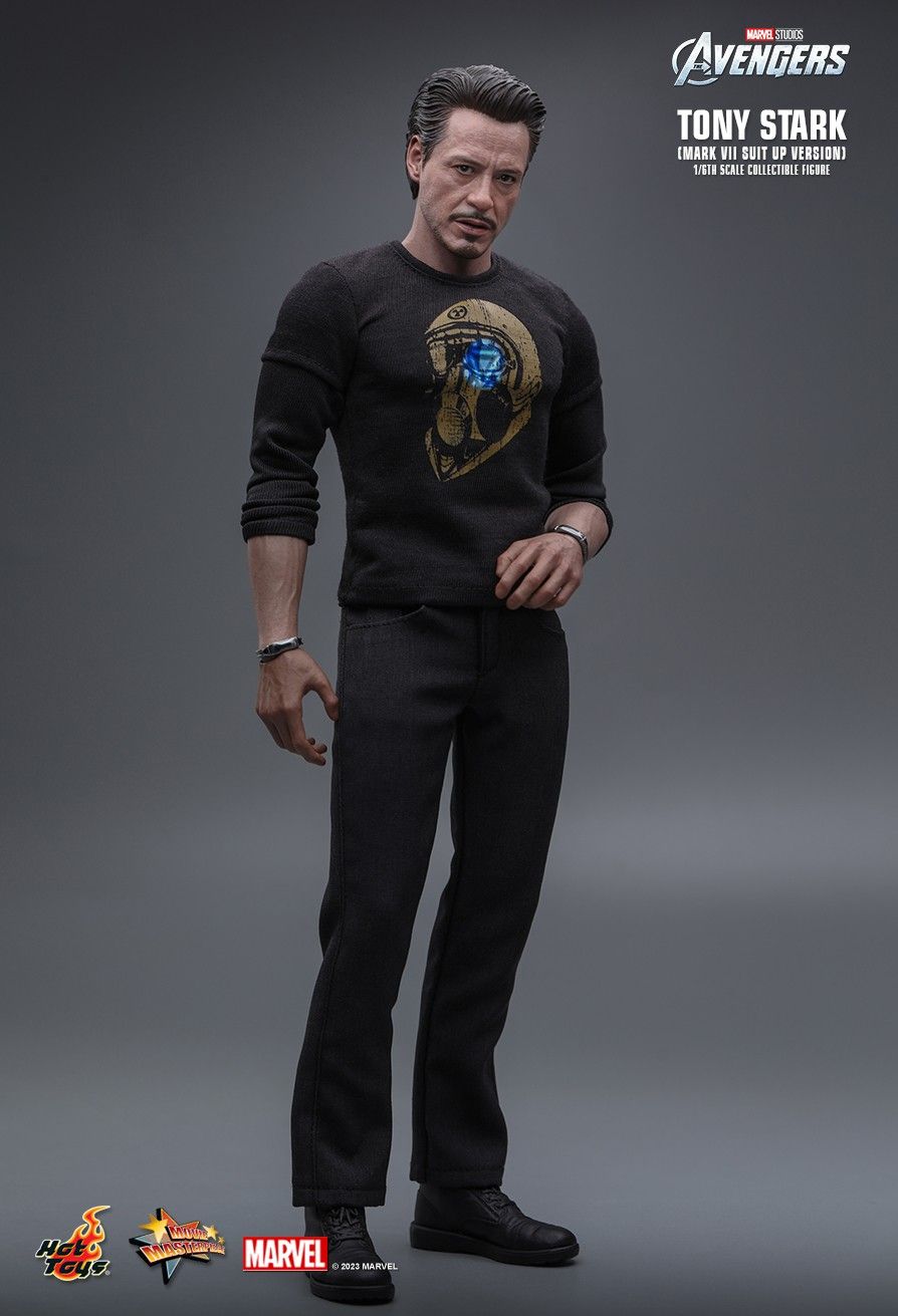 Hot Toys MMS718B - Marvel Comics - Iron Man - Tony Stark Mark 7 Suit Up Version & Bonus Accessory