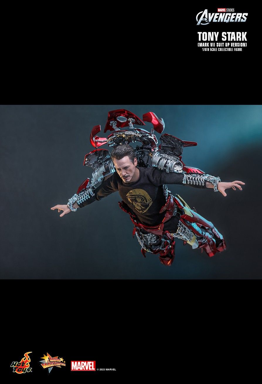 Hot Toys MMS718B - Marvel Comics - Iron Man - Tony Stark Mark 7 Suit Up Version & Bonus Accessory