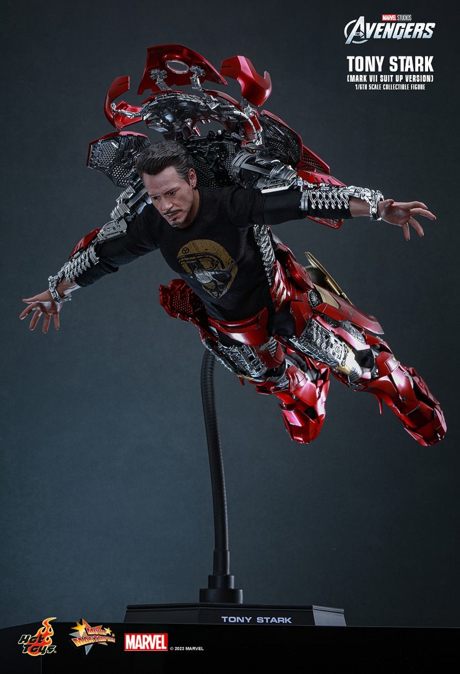 Hot Toys MMS718B - Marvel Comics - Iron Man - Tony Stark Mark 7 Suit Up Version & Bonus Accessory