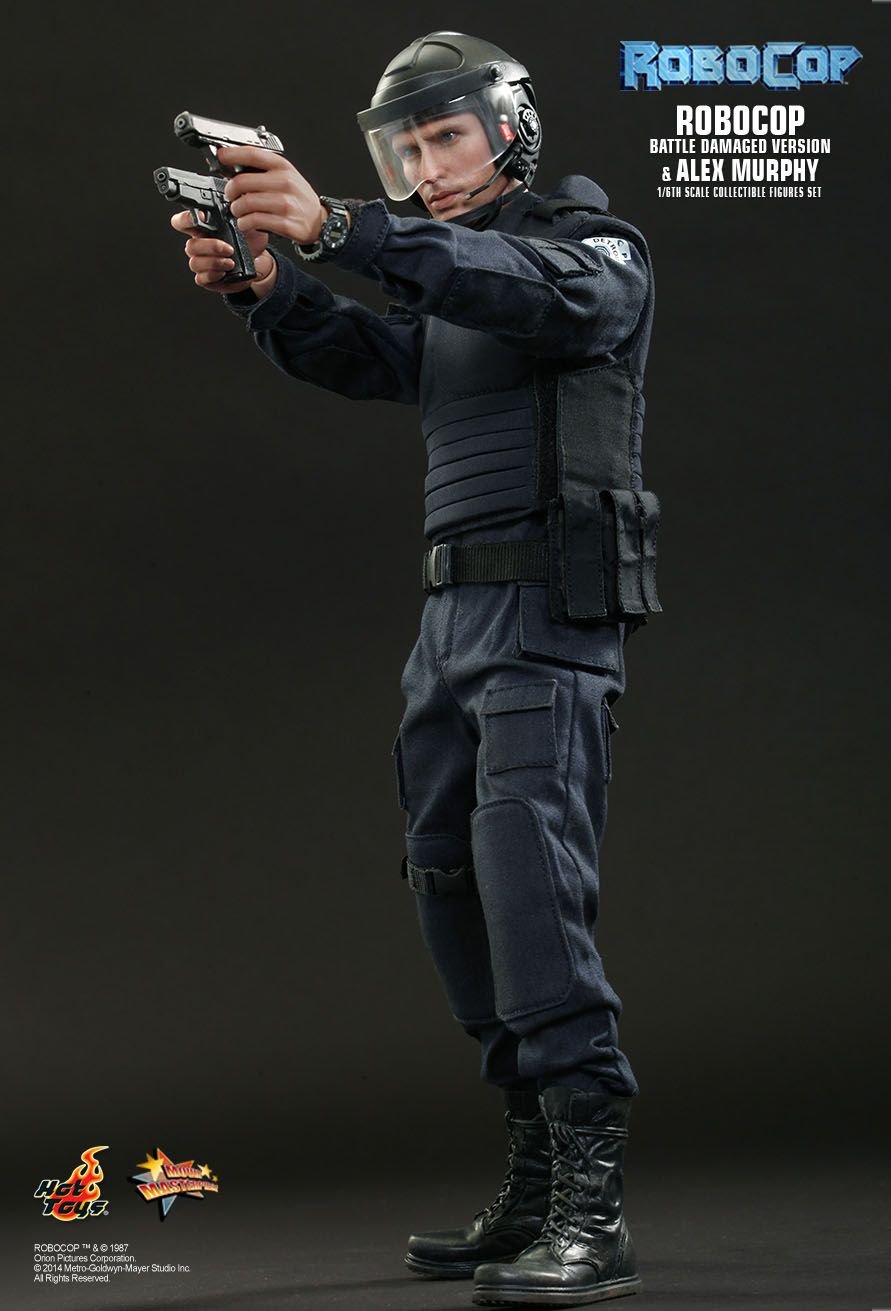Hot Toys MMS266 - Robocop - Robocop Battle Damaged Version & Alex Murphy