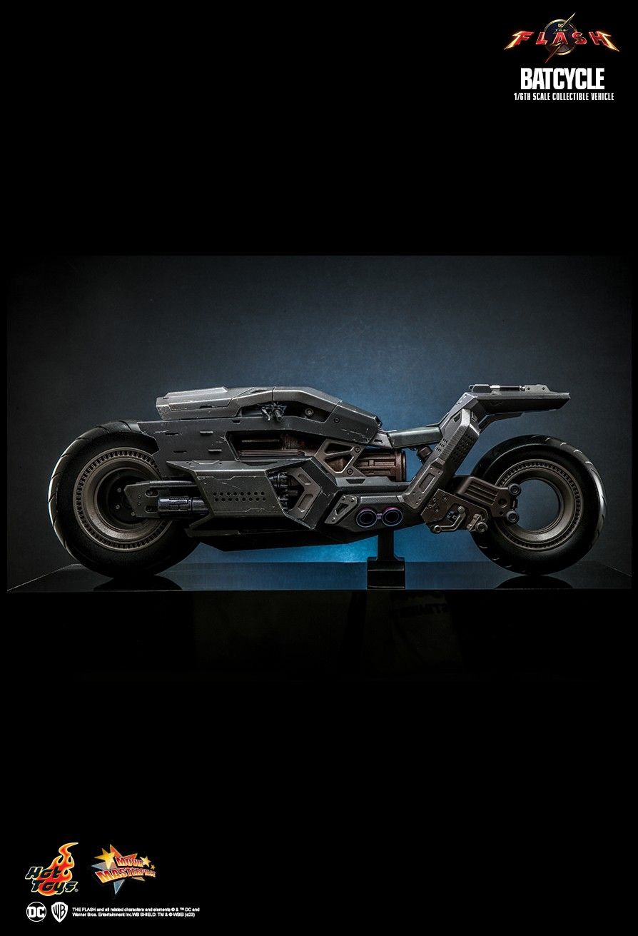 Hot Toys MMS704 - DC Comics - The Flash - Batcycle
