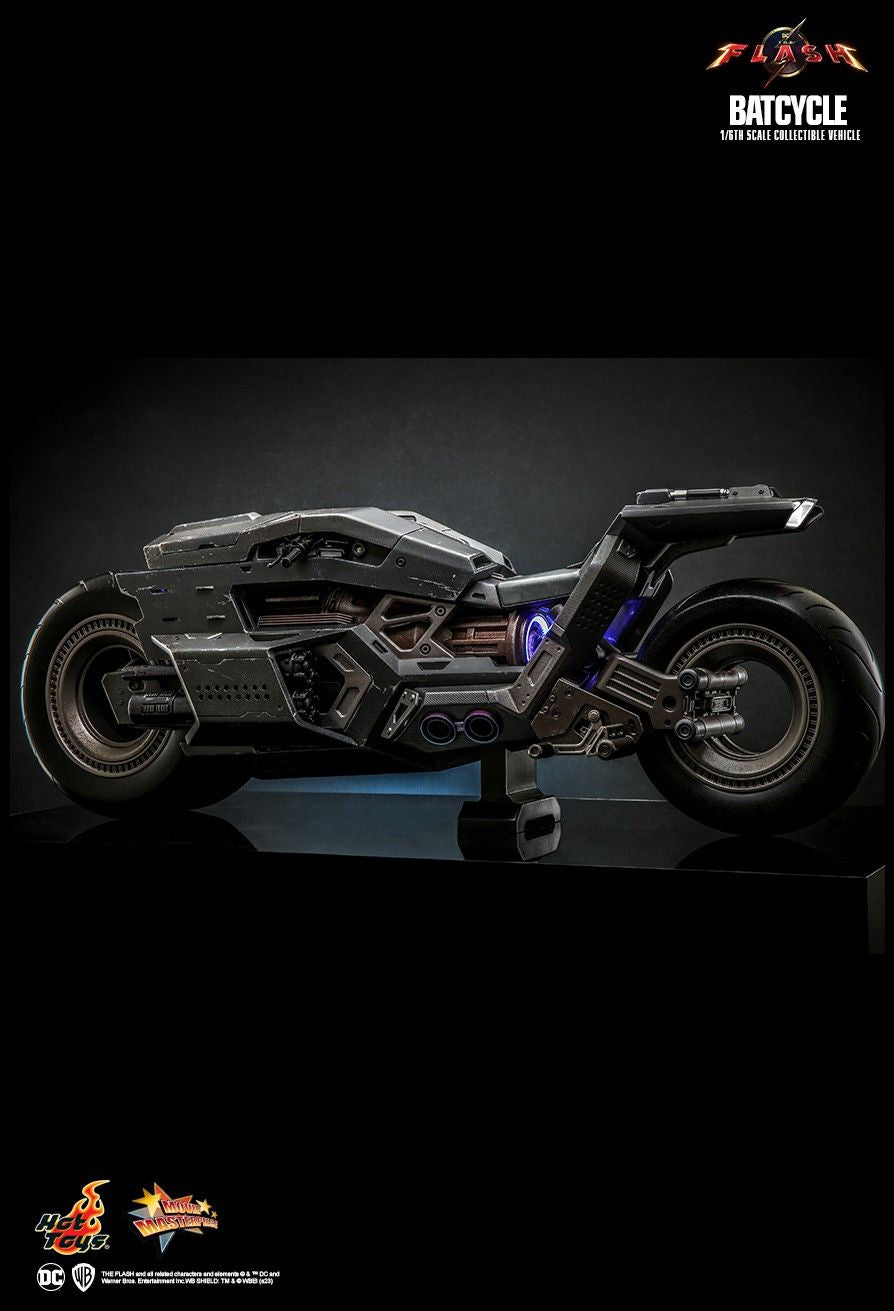 Hot Toys MMS704 - DC Comics - The Flash - Batcycle