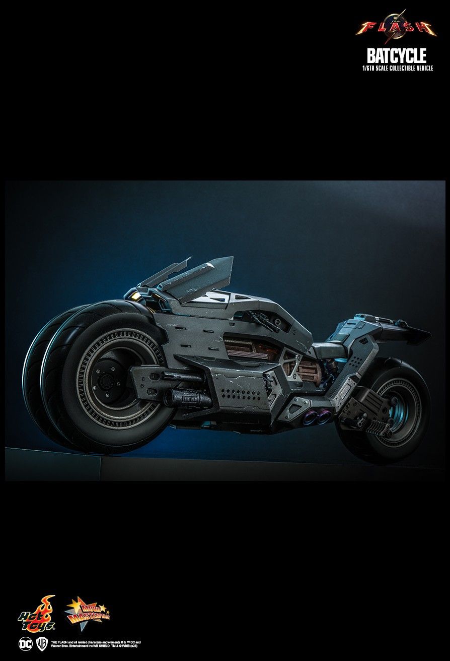 Hot Toys MMS704 - DC Comics - The Flash - Batcycle