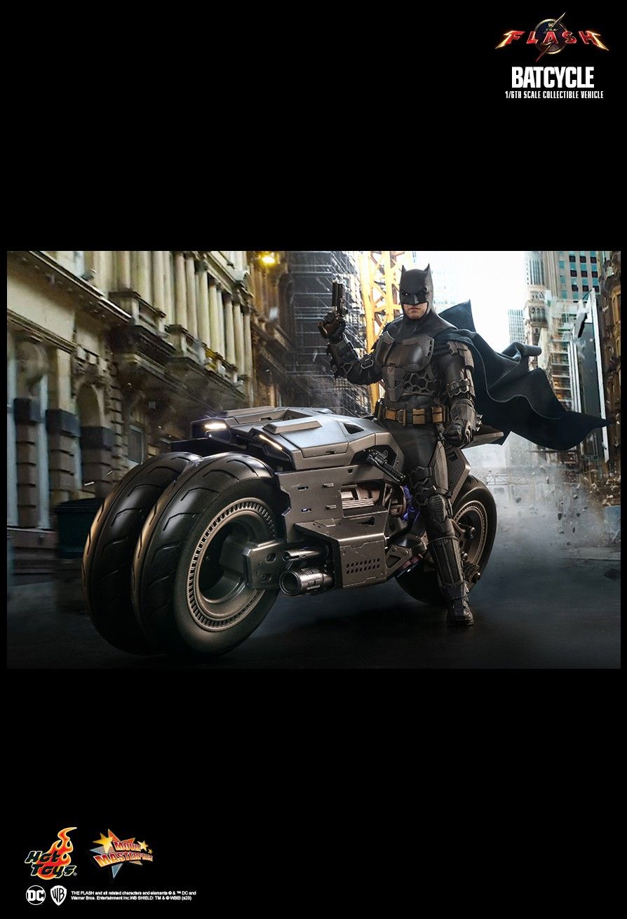 Hot Toys MMS704 - DC Comics - The Flash - Batcycle