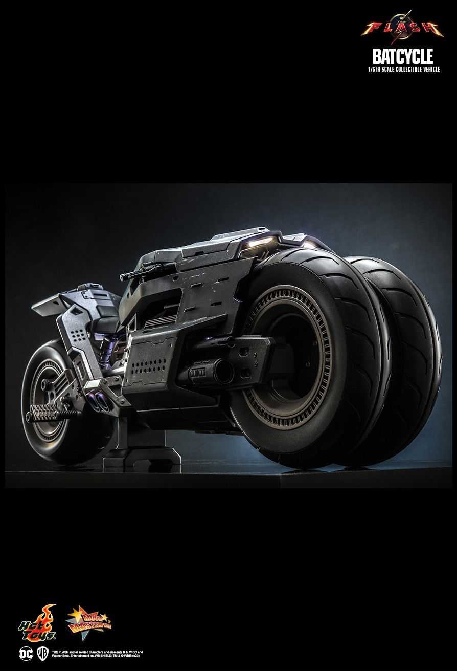Hot Toys MMS704 - DC Comics - The Flash - Batcycle