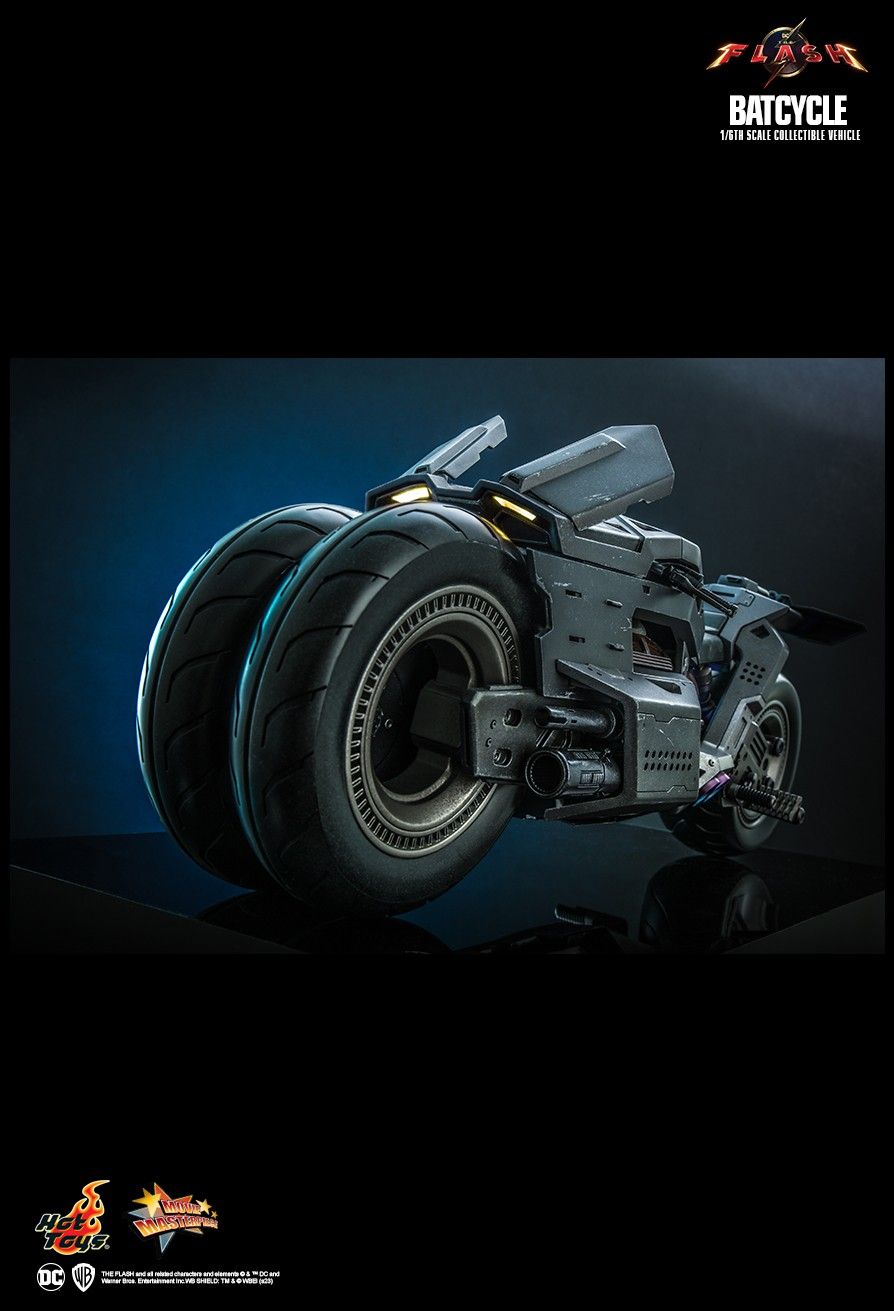 Hot Toys MMS704 - DC Comics - The Flash - Batcycle