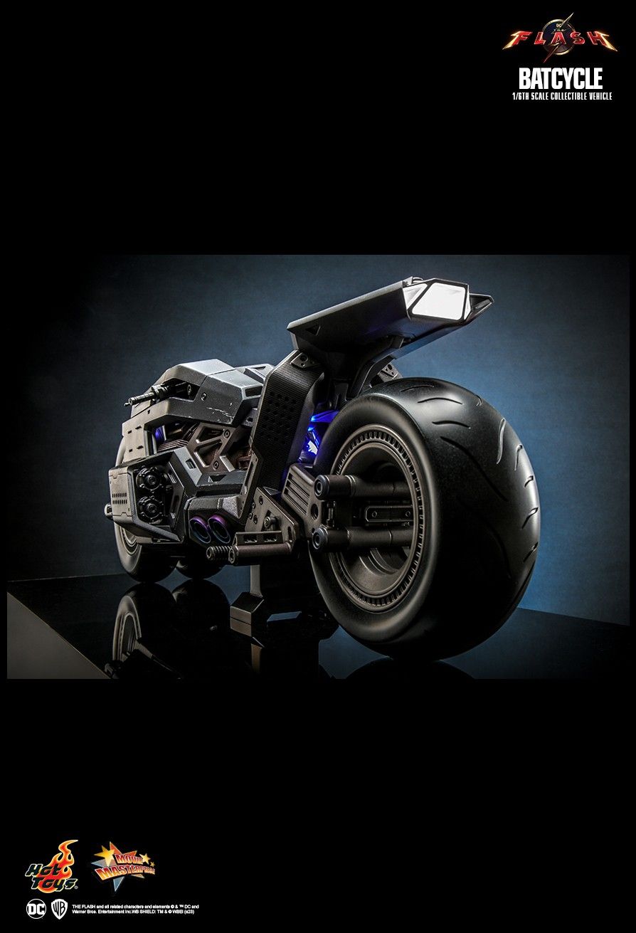 Hot Toys MMS704 - DC Comics - The Flash - Batcycle