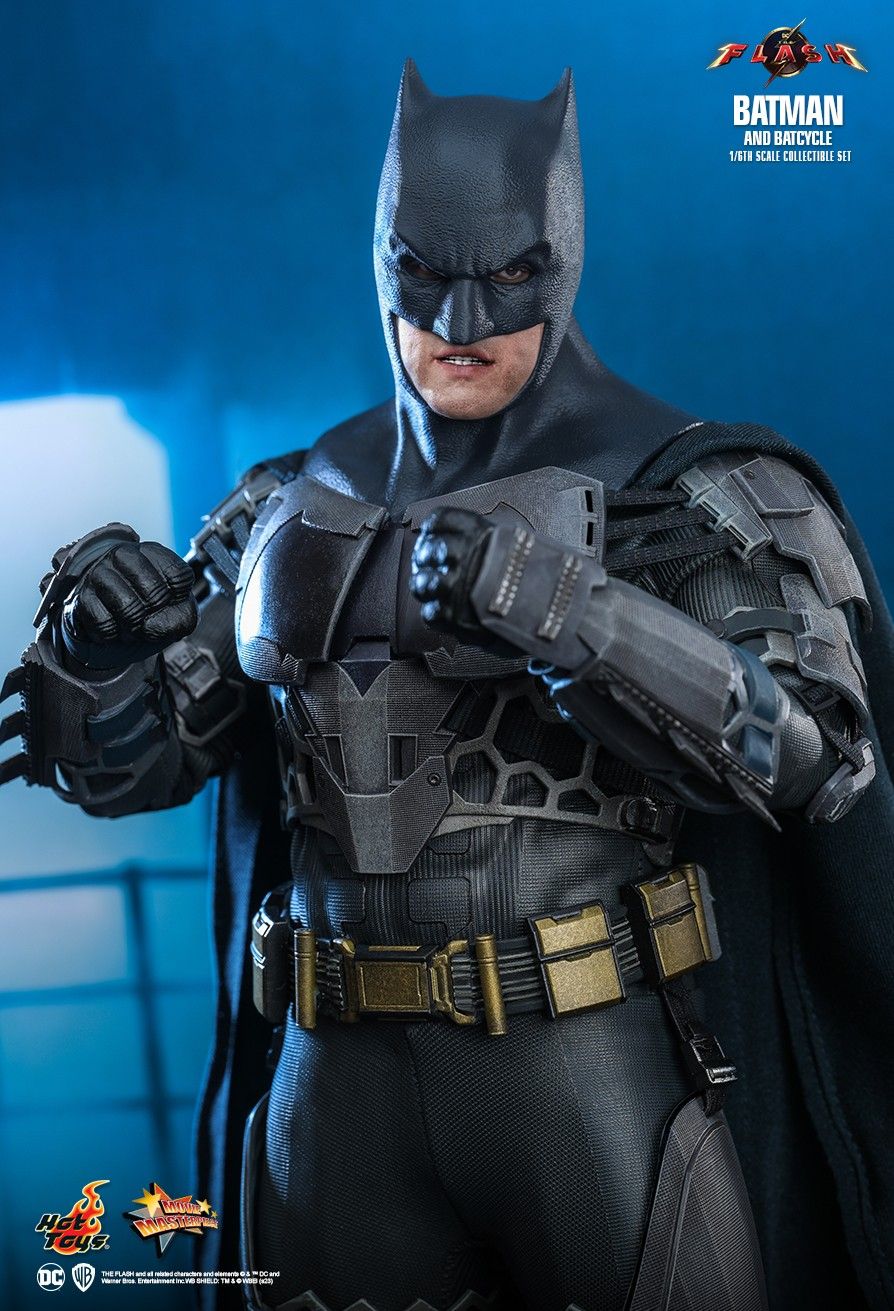 Hot Toys MMS705 - DC Comics - The Flash - Batman & Batcycle