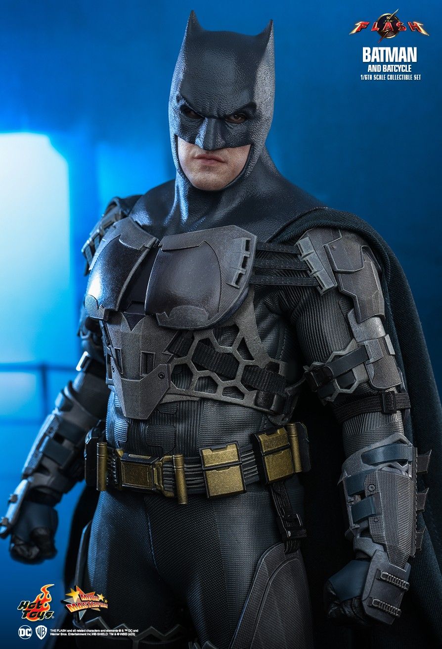Hot Toys MMS705 - DC Comics - The Flash - Batman & Batcycle