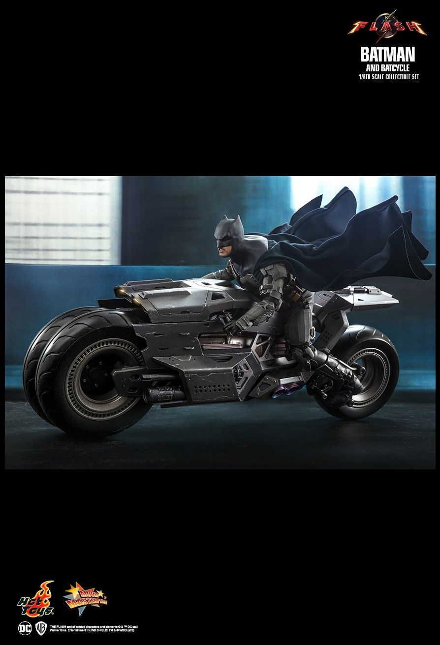 Hot Toys MMS705 - DC Comics - The Flash - Batman & Batcycle