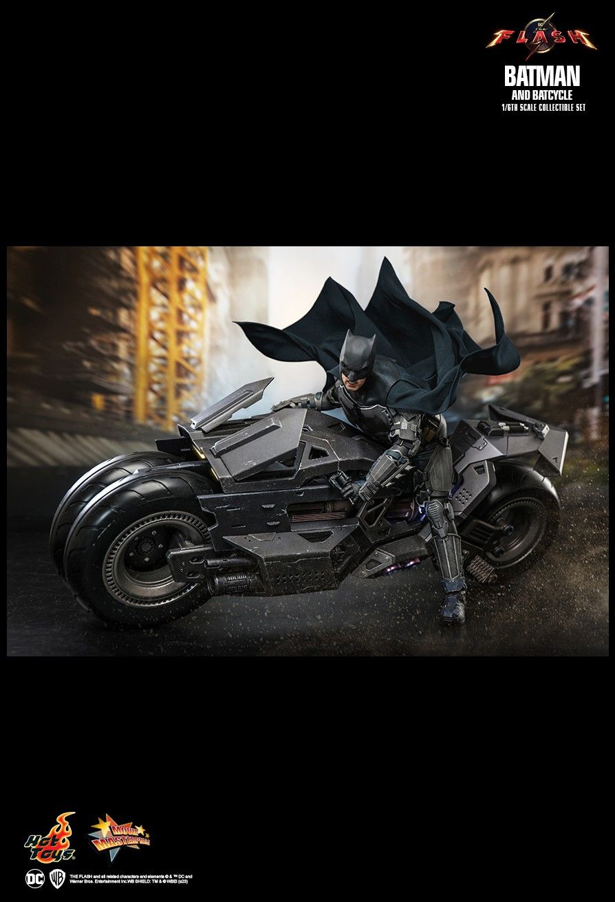 Hot Toys MMS705 - DC Comics - The Flash - Batman & Batcycle