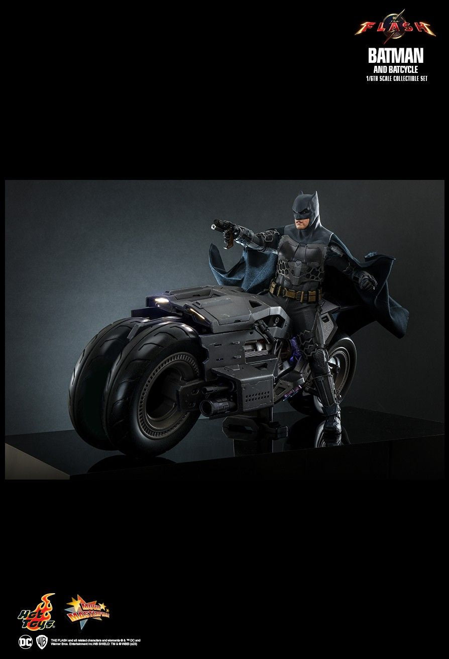 Hot Toys MMS705 - DC Comics - The Flash - Batman & Batcycle