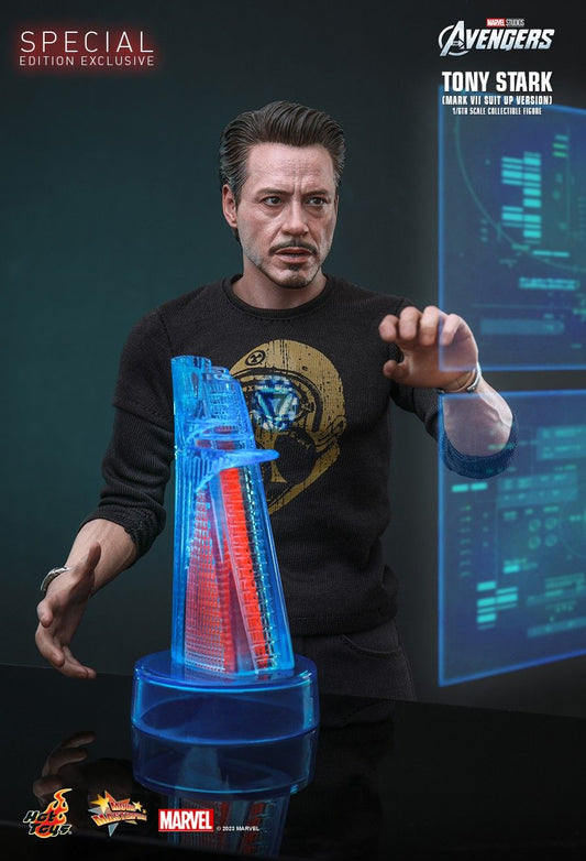 Hot Toys MMS718B - Marvel Comics - Iron Man - Tony Stark Mark 7 Suit Up Version & Bonus Accessory